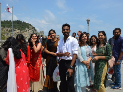 Крым территория мира и дружбы. «День Индийской культуры» на Ласточкином гнезде.