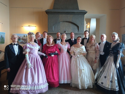 В День России на территории «Дворца -замка «Ласточкино гнездо»   состоялся традиционный «Русский бал».