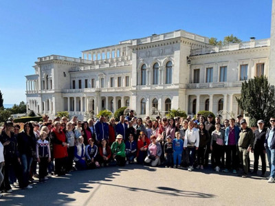 В парке-памятнике садово-паркового искусства «Ливадийский» организовали субботник.